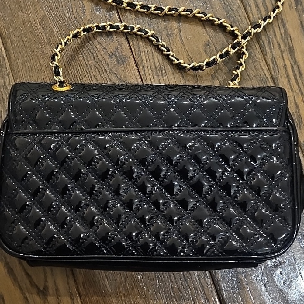 Elegant Black Quilted Chain Bag - Picture 8 of 10